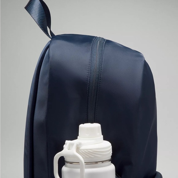 Lululemon Everywhere Backpack 22L- True Navy